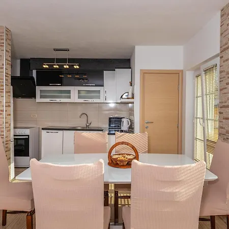 Apartment Sare *