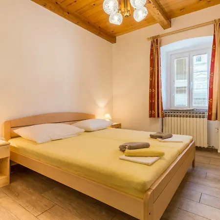 Apartment Sare *